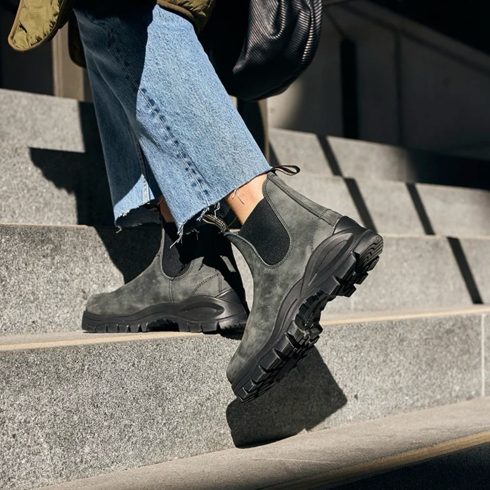 Blundstone Chelsea lug boots in rustic black/grey - Picture 10 of 11